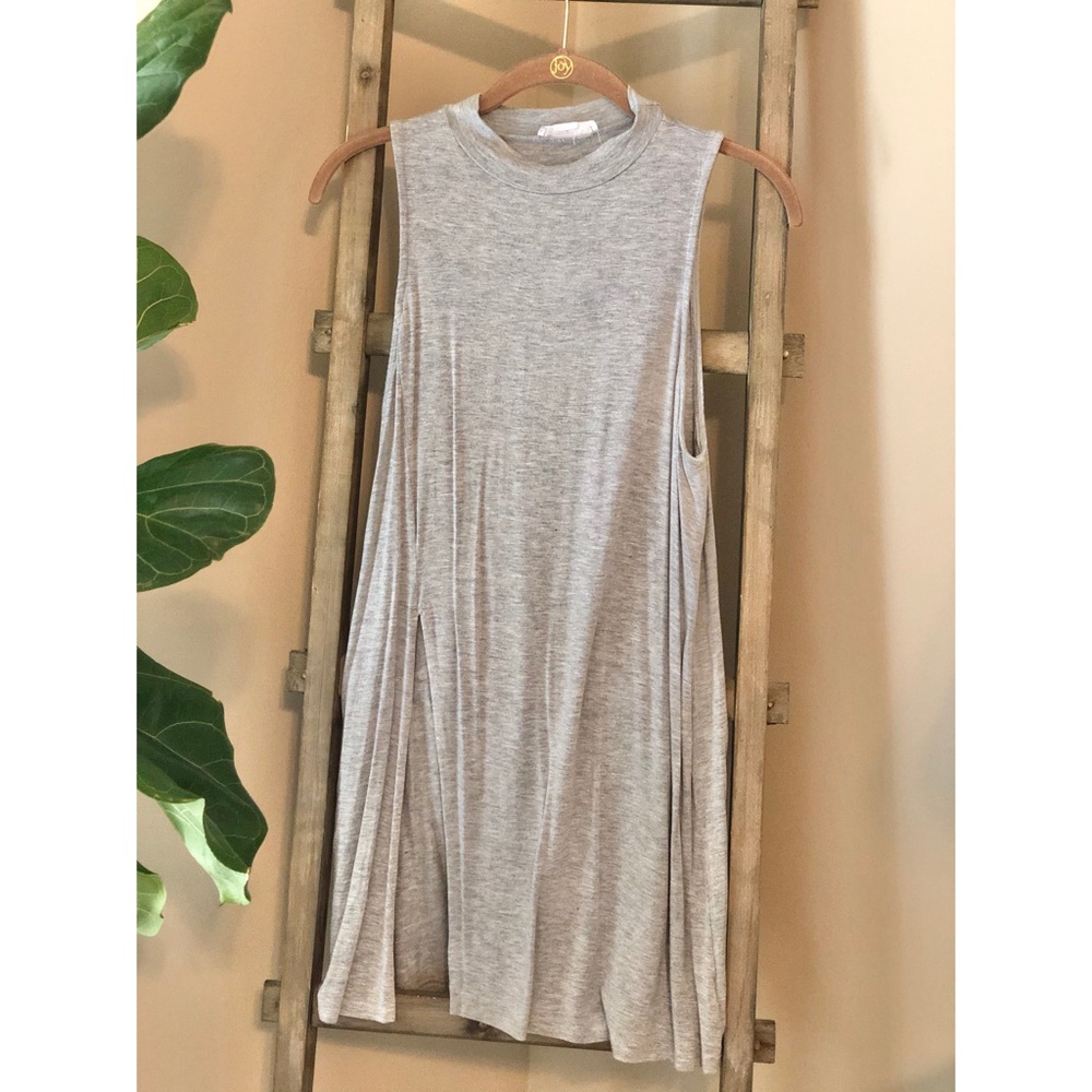 Grey slit tank